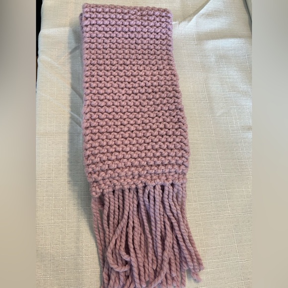 Handmade Scarf 🧣 - Picture 3 of 6